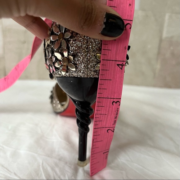 Imported heels with 3D flowers ~ NEW & UNUSED - Picture 4 of 9